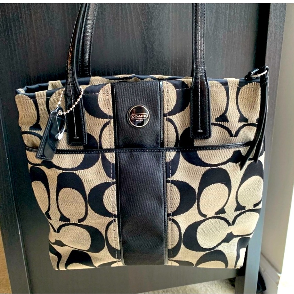 Coach Purse Signature Logo